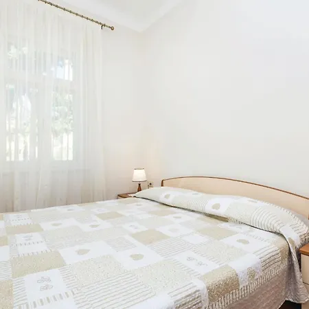 Lovely In With Kitchen Apartment *