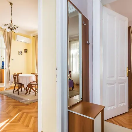 Lovely In With Kitchen Апартаменты *