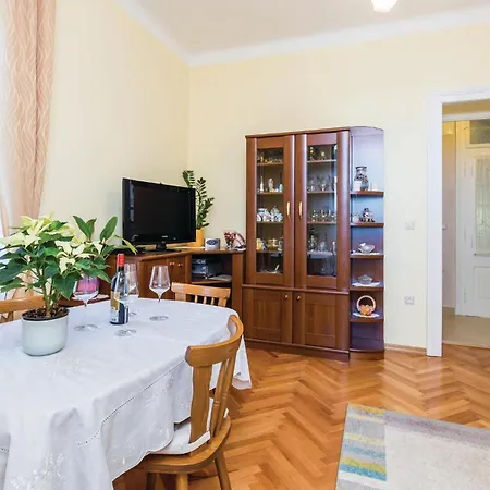 Апартаменты Lovely In With Kitchen *
