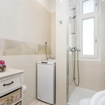 Lovely In With Kitchen Apartment