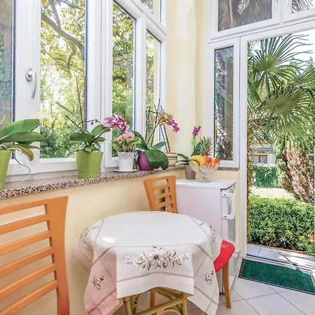 Lejlighed Lovely In With Kitchen *