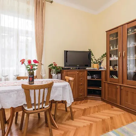 Lovely In With Kitchen Апартаменты