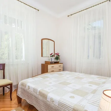 Lovely In With Kitchen Апартаменты Ловран