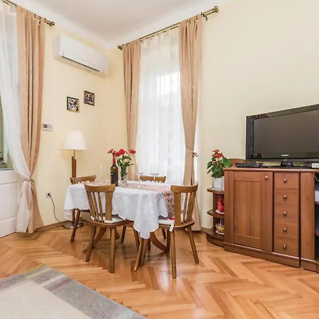 Lovely In With Kitchen Апартаменты Ловран