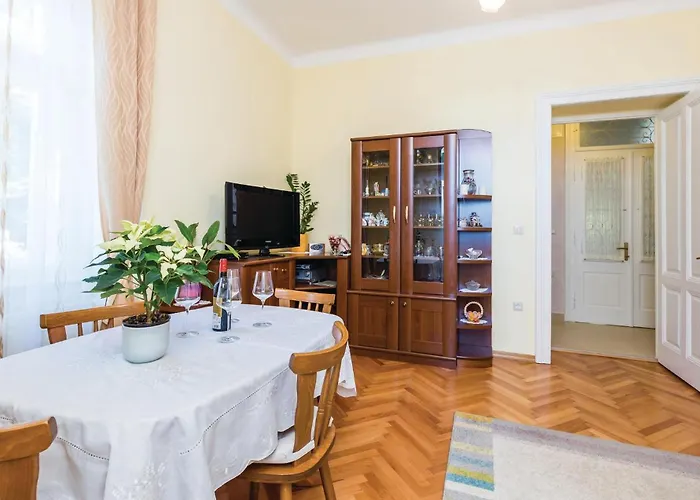 アパート Lovely In With Kitchen *