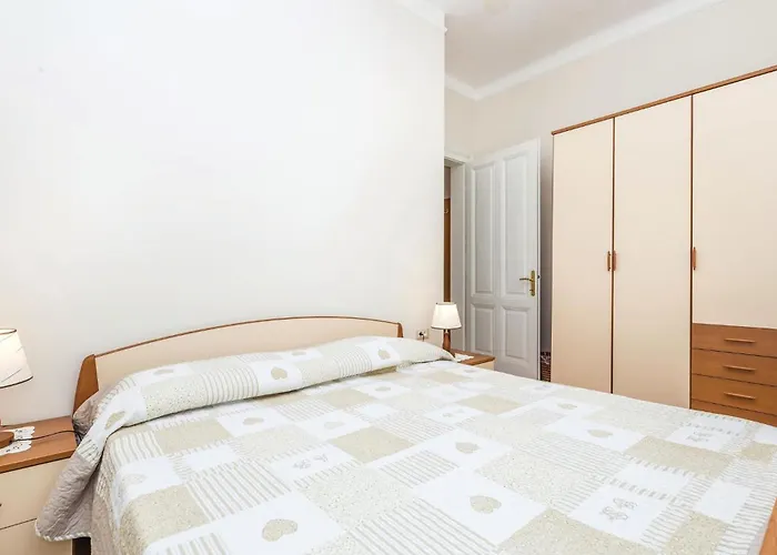 アパート Lovely In With Kitchen