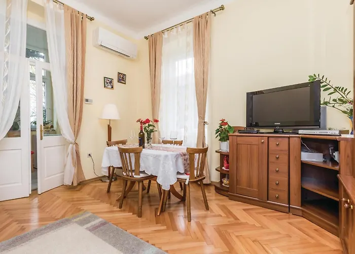 Lovely In With Kitchen アパート ロヴラン